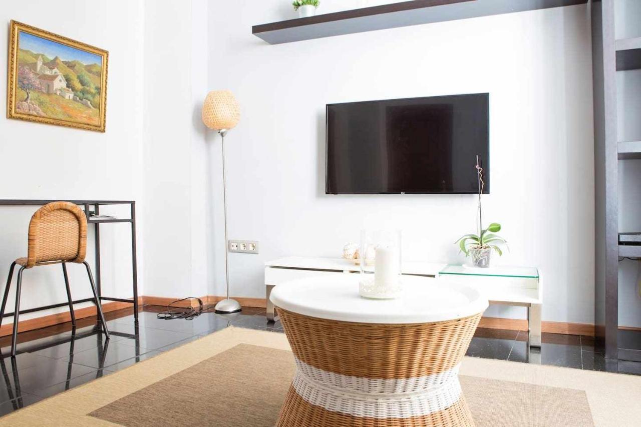 Where You Want To Be Acogedor Piso En El Centro Malaga Bagian luar foto